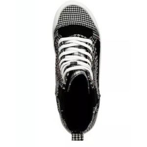 TRUE CRAFT Women 7 M Sneakers. Lace Up Closure. Round Toe. Black&White. MRSP:$60